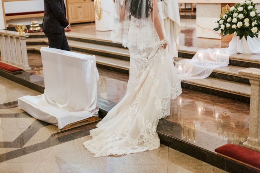 ręcznie robiona suknia ślubna